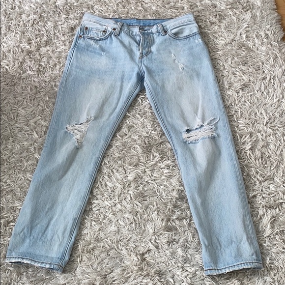SOLD✔️ Levi’s 501 light-wash distressed jeans - Picture 1 of 5